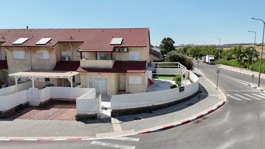 למכירה בבלעדיות | בית קרקע דו-משפחתי בקצרין