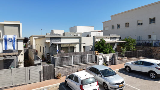 למכירה בבלעדיות | בית קרקע דו-משפחתי בקצרין
